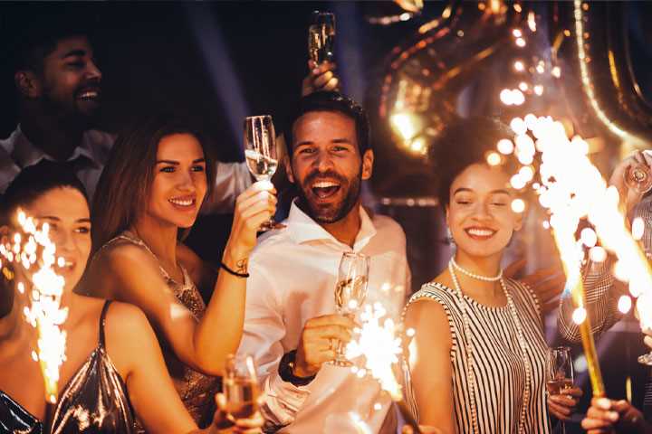 GLAM IT UP! Nova  godina sa stilom 2024.